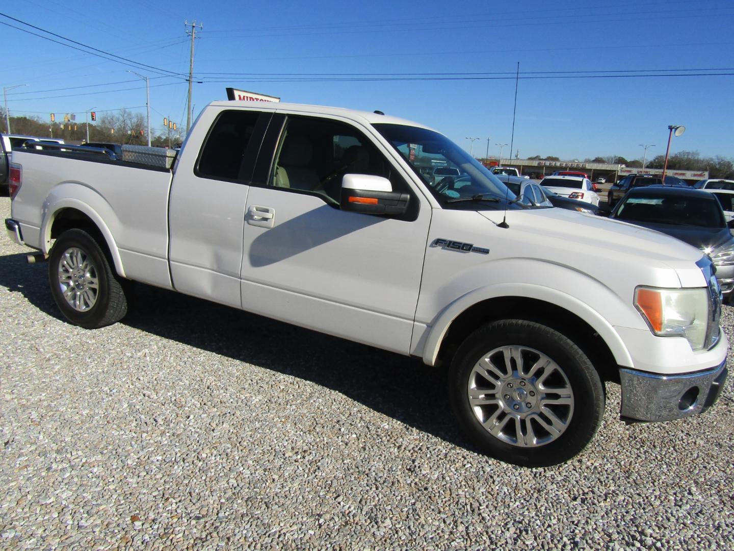 2011 White /Tan Ford F-150 FX2 SuperCab 6.5-ft. Bed 2WD (1FTFX1CF0BF) with an 5.0L V8 engine, Automatic transmission, located at 15016 S Hwy 231, Midland City, AL, 36350, (334) 983-3001, 31.306210, -85.495277 - Photo#0